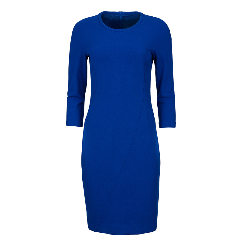 Ein Kleid - Viele Möglichkeiten. Dieses Must-have von Riani könnt ihr mit verschiedenen Schuhe und Acceesoires als Daydress oder Abend-Outfit stylen. Damit spart ihr Platz im Gepäck.